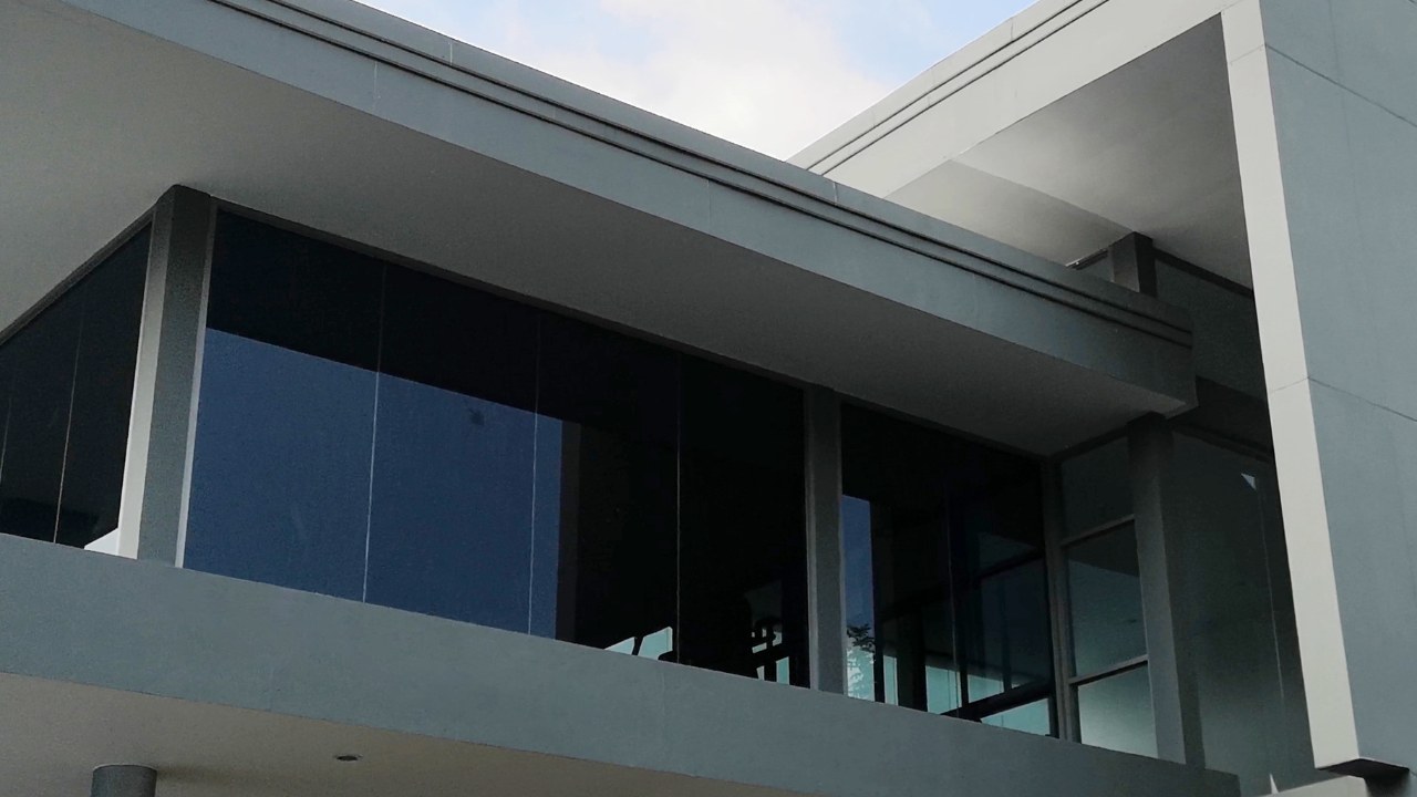 ช่างติดตั้งฟิล์มสำหรับบ้าน